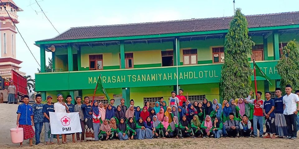 Kegiatan Bakti Sosial Baksos PMR Wira MA NU Ibtidaul Falah